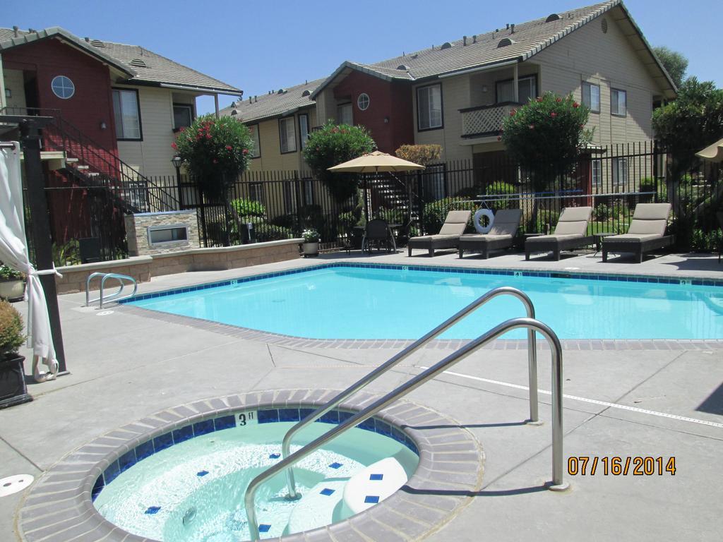 Whispering Meadows Apartments Bakersfield Ngoại thất bức ảnh